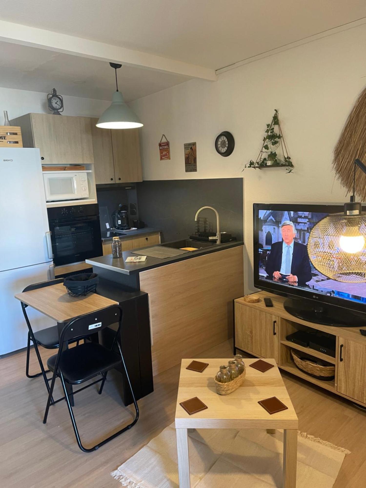 Moderne - Parking & Terrasse Apartment